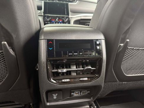New 2025 Jeep Grand Cherokee L Laredo image 25