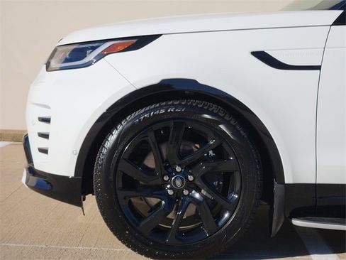 Used 2024 Land Rover Discovery Dynamic SE image 9