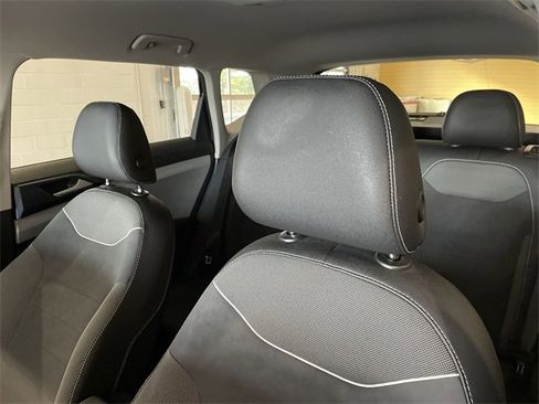 Used 2024 Volkswagen Taos SE image 11