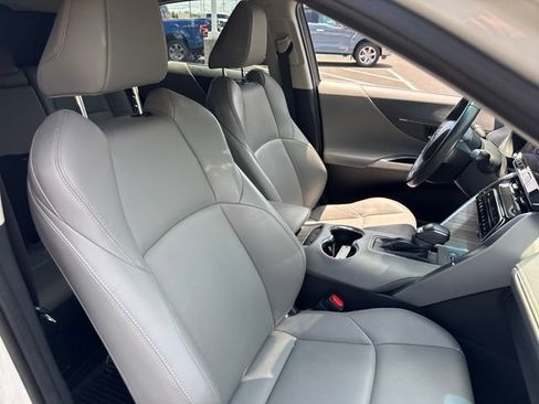 Used 2024 Toyota Venza XLE AWD/4WD image 13