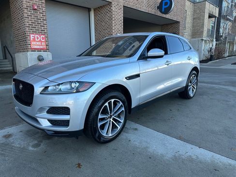 Used 2019 Jaguar F-PACE Premium image 3