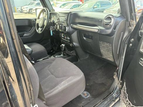 Used 2013 Jeep Wrangler Unlimited Sport image 11