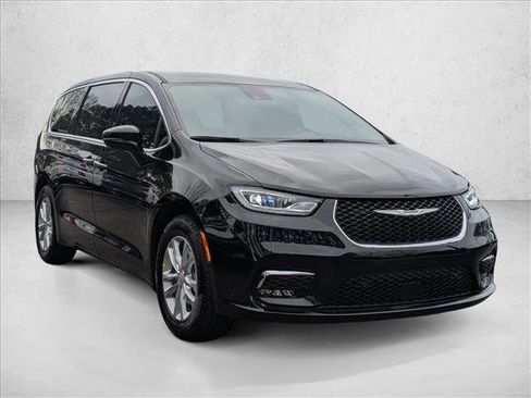 New 2026 Chrysler Pacifica Select image 9