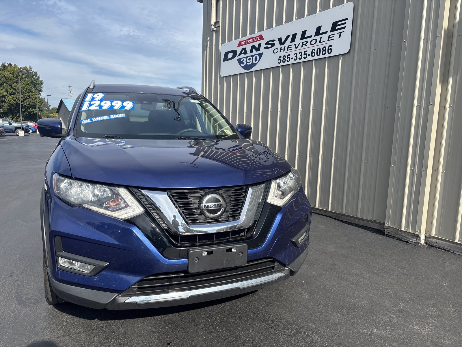 Used 2019 Nissan Rogue SL AWD/4WD image 2