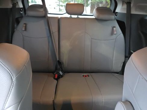 Used 2026 Toyota Sienna XLE FWD image 14