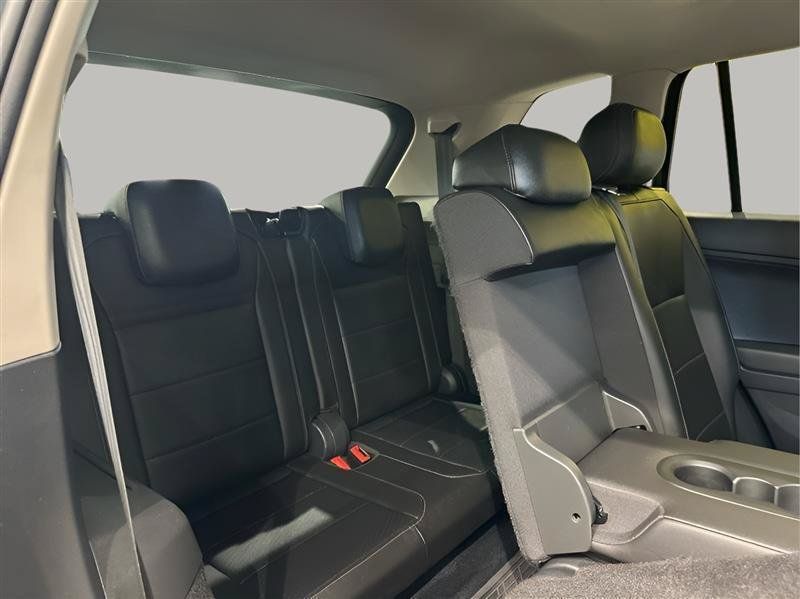 Used 2018 Volkswagen Tiguan SEL FWD image 23