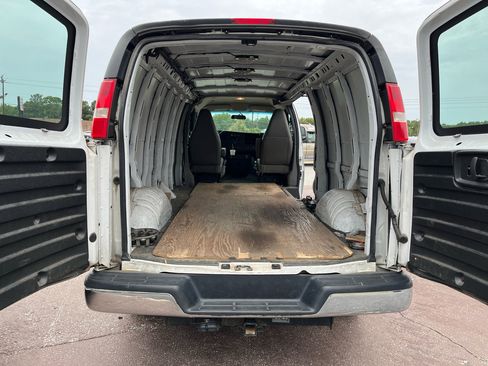 Used 2018 Chevrolet Express 3500 Extended w/ Driver Convenience Package image 6