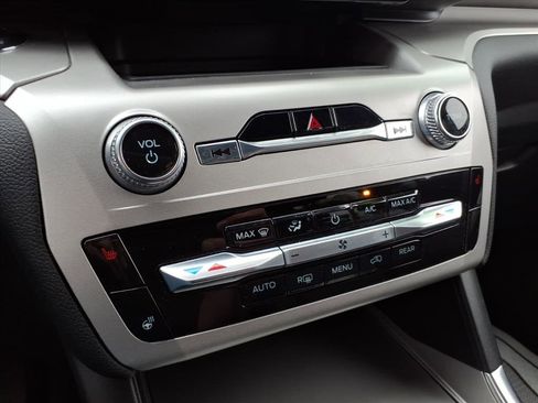 Used 2022 Ford Explorer XLT w/ Equipment Group 202A image 22