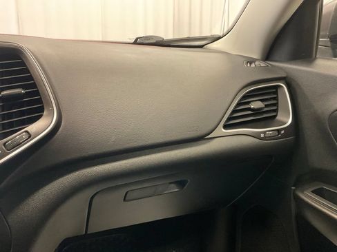 Used 2020 Jeep Cherokee Trailhawk w/ Cold Weather Group AWD/4WD image 29