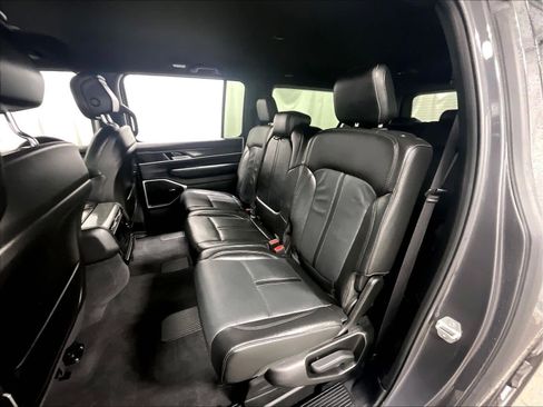 Used 2024 Jeep Wagoneer L Series III w/ Flexible Seating Group image 15