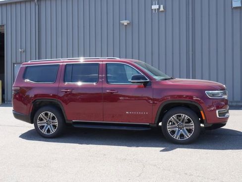 Used 2025 Jeep Wagoneer 4WD w/ Convenience Group I image 11