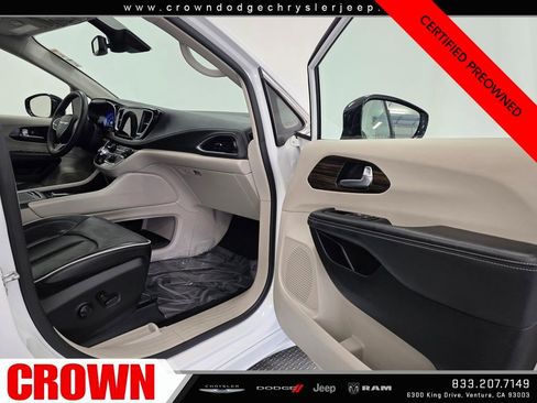 Certified 2023 Chrysler Pacifica Limited image 15