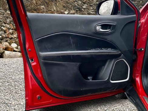 Used 2018 Jeep Compass Latitude w/ Popular Equipment Group image 21