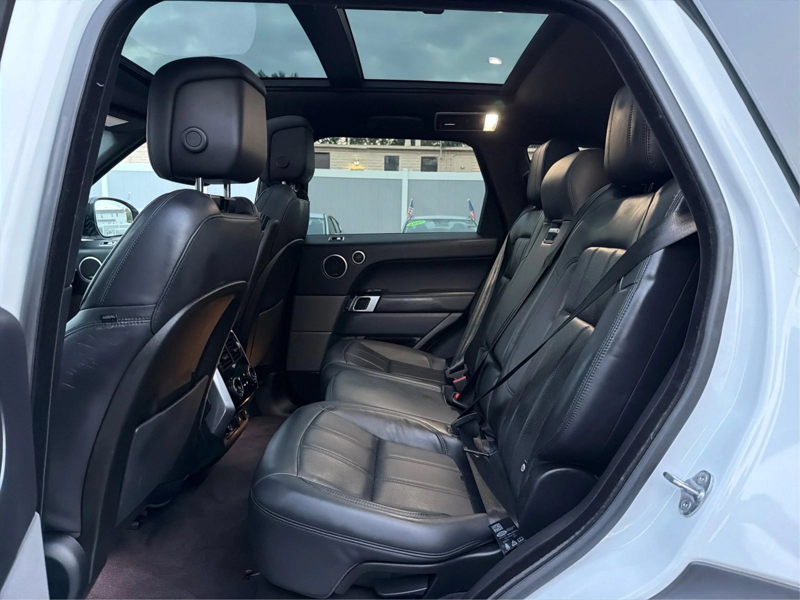 Used 2018 Land Rover Range Rover Sport HSE AWD/4WD image 10