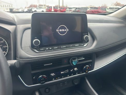 Used 2024 Nissan Rogue SV w/ SV Premium Package image 19