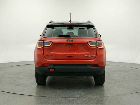 Used 2025 Jeep Compass Trailhawk AWD/4WD image 7
