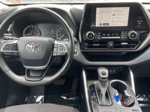 Used 2023 Toyota Highlander LE FWD image 18