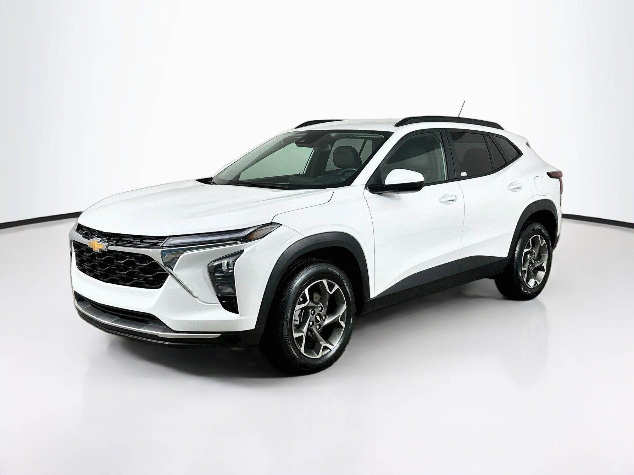 Used 2025 Chevrolet Trax LT w/ LT Convenience Package FWD image 3