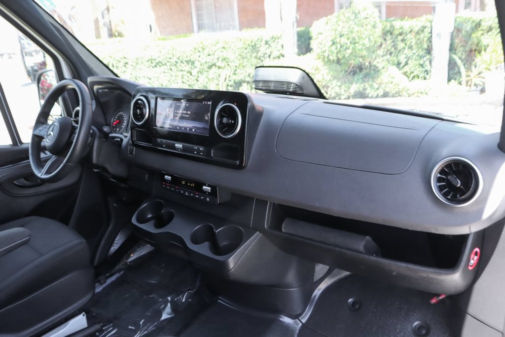 Used 2025 Mercedes-Benz Sprinter 2500 image 39