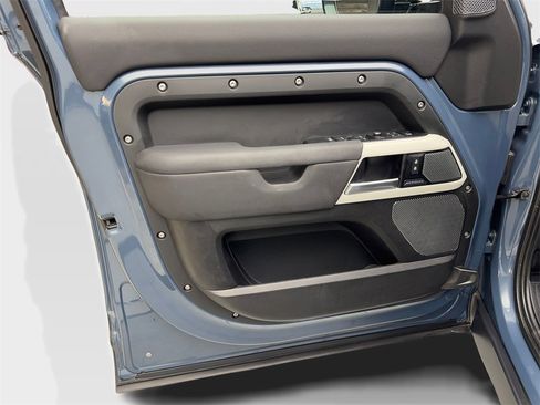 Used 2020 Land Rover Defender 110 SE image 30