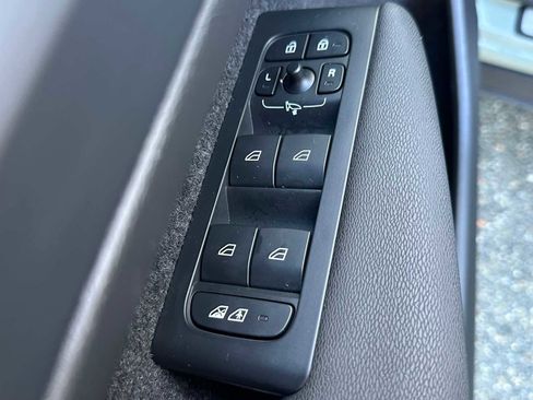 Certified 2023 Volvo C40 P8 Recharge Ultimate image 21