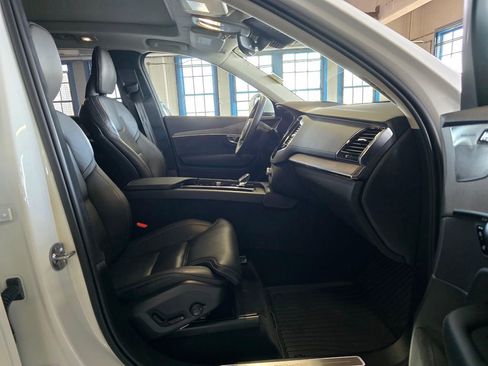 Used 2023 Volvo XC90 T8 Ultimate w/ Lounge Package image 9