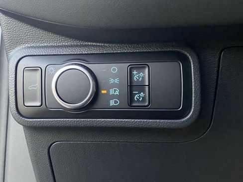 New 2025 Ford Explorer Active image 31