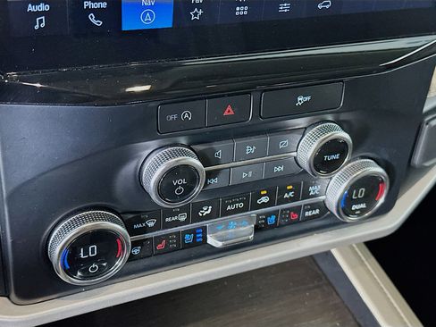 Used 2024 Ford Expedition Limited image 24