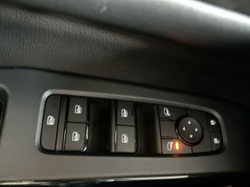 Used 2025 Nissan Pathfinder SV AWD/4WD image 17