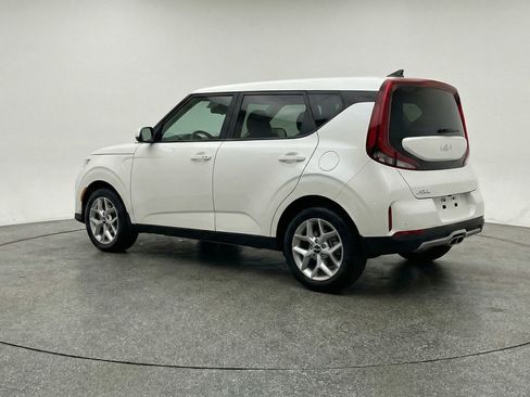 Used 2025 Kia Soul LX w/ LX Technology Package FWD image 6