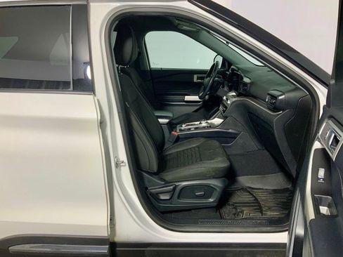 Used 2021 Ford Explorer XLT w/ Class III Trailer Tow Package AWD/4WD image 32