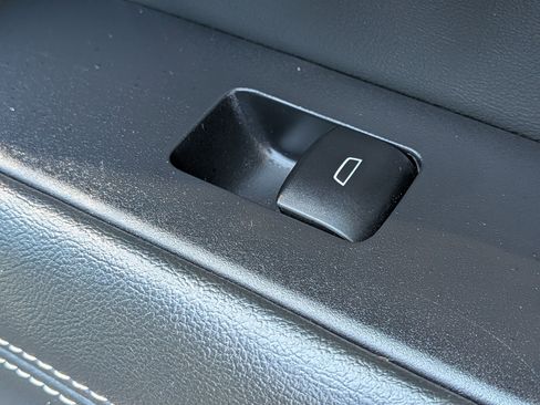 Used 2025 GMC Terrain Elevation AWD/4WD image 35