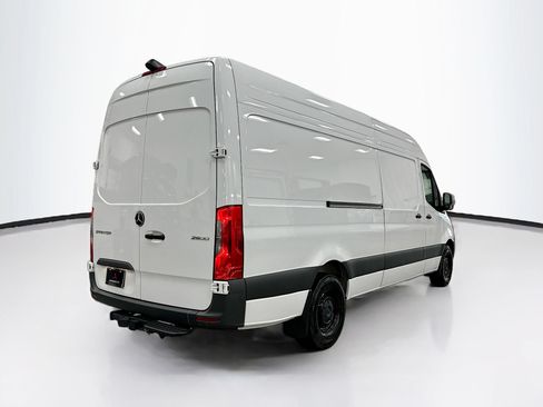 Used 2025 Mercedes-Benz Sprinter 2500 image 8