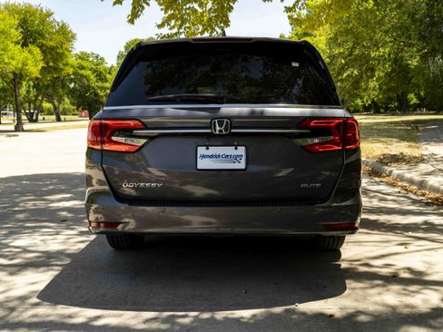 Used 2024 Honda Odyssey Elite image 8