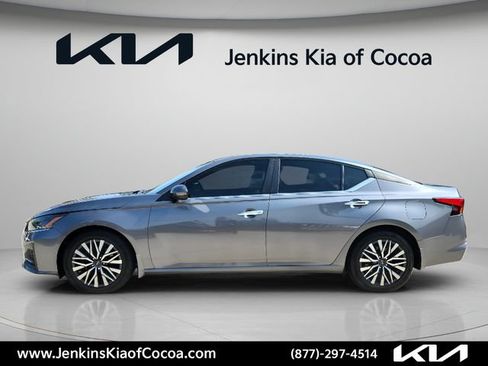 Used 2023 Nissan Altima 2.5 SV FWD image 10
