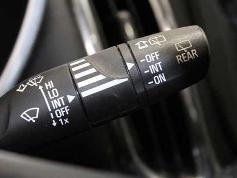 Used 2018 Chevrolet Equinox LT image 33