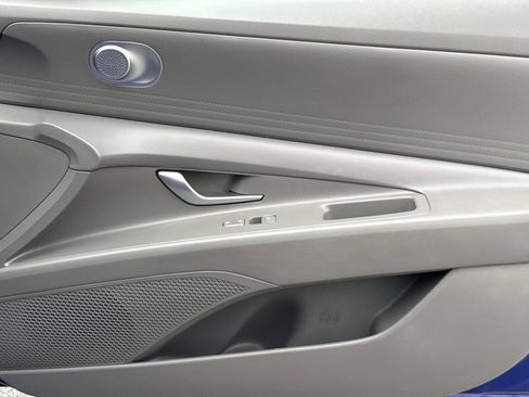 Used 2023 Hyundai Elantra SEL w/ Cargo Package image 23