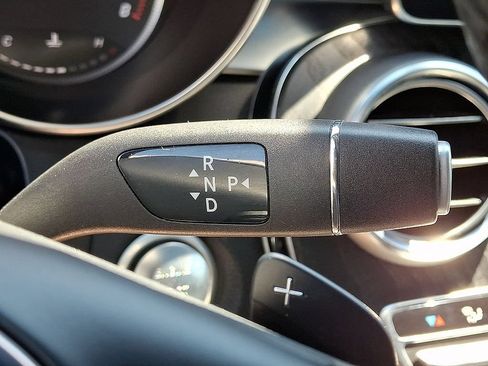 Used 2018 Mercedes-Benz GLC 300 4MATIC image 16