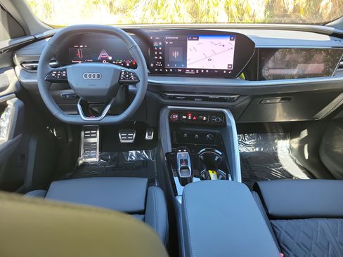 New 2025 Audi SQ5 Prestige image 13