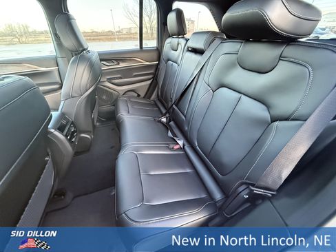 New 2025 Jeep Grand Cherokee Limited image 15