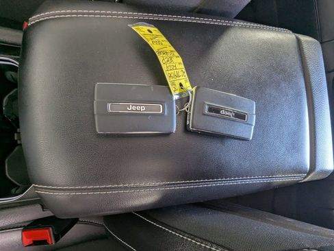 Used 2024 Jeep Grand Cherokee Altitude image 32