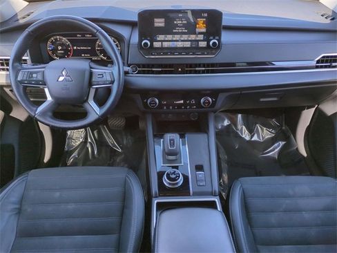 Used 2022 Mitsubishi Outlander SE image 15