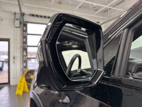 Used 2023 Chevrolet Tahoe Z71 w/ Luxury Package image 16