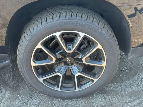 Used 2024 Chevrolet Suburban RST AWD/4WD image 11