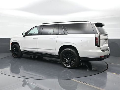 Used 2023 Cadillac Escalade ESV Sport Platinum w/ LPO, ONYX Package image 3