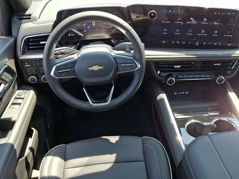 New 2026 Chevrolet Suburban Premier w/ Sun And Tow Package AWD/4WD image 9