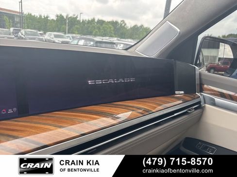 Used 2025 Cadillac Escalade Sport Platinum w/ LPO, ONYX Package AWD/4WD image 26
