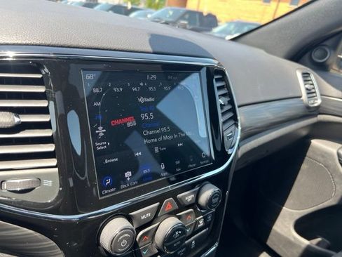 Used 2020 Jeep Grand Cherokee Altitude AWD/4WD image 12