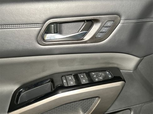 Used 2023 Nissan Pathfinder Platinum image 16