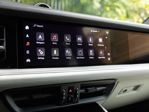 Certified 2025 Porsche Cayenne E-Hybrid AWD/4WD image 26
